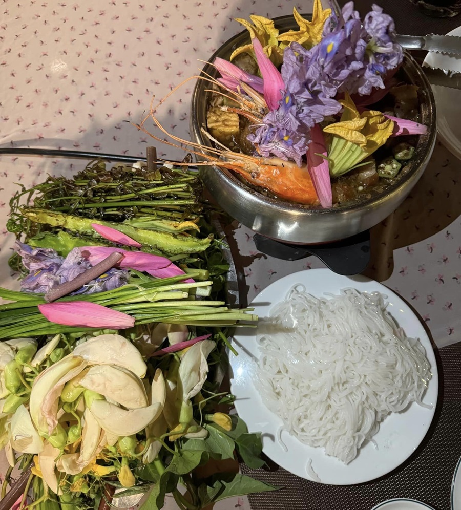 Rau ăn kèm lẩu mắm