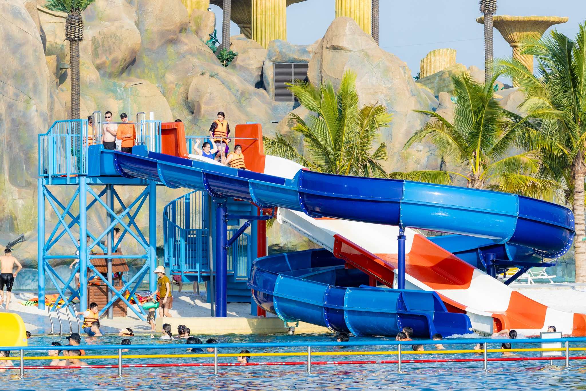 Review chi tiết VinWonders Wave Park