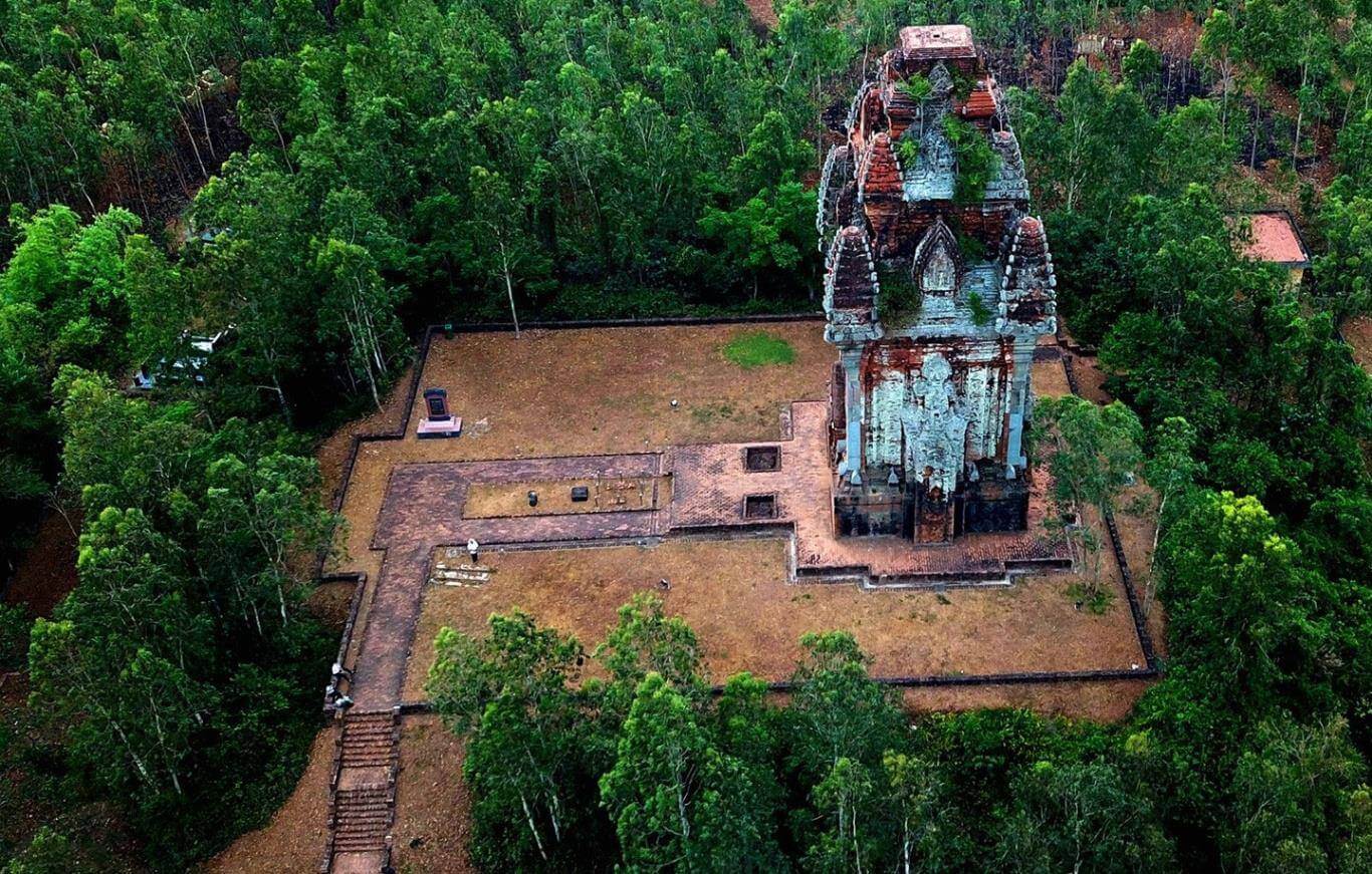 Thành Đồ Bàn Vẻ đẹp của Tháp Cánh Tiên trong thành Đồ Bàn