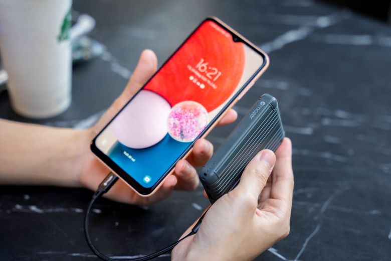 Sạc dự phòng có được mang lên máy bay Du khách mang sạc dự phòng lên máy bay cần tuân thủ một số nguyên tắc nhất định