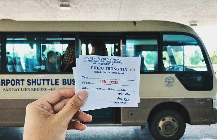 Xe bus là phương tiện được nhiều người lựa chọn khi di chuyển từ sân bay về Đà Lạt 