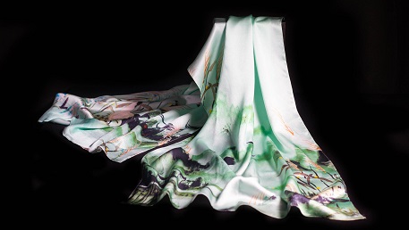 Silk Vietnam souvenirs: Special gifts to behold the grace of culture