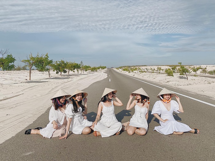 Chuyến du lịch cùng bạn thân trở nên hoàn hảo hơn nhờ những câu status đi du lịch hay