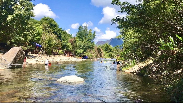 Suối A Lin Suối A Lin ẩn mình tại núi rừng thiên nhiên