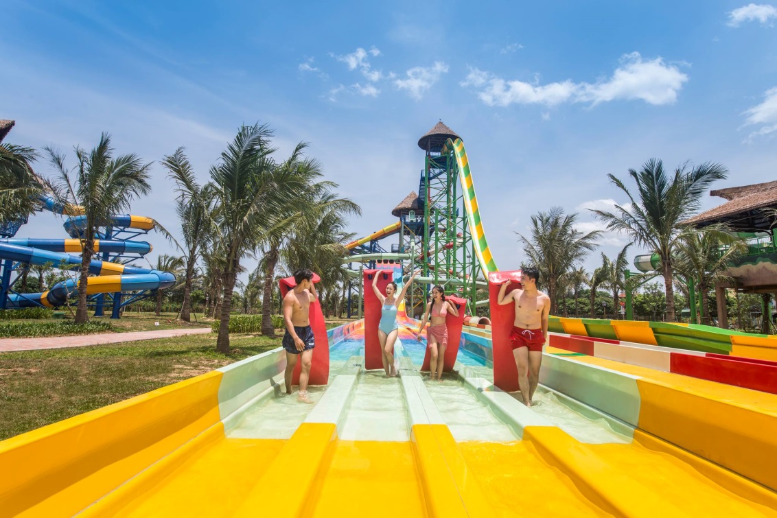 Bãi Đông Công viên nước VinWonders Cửa Hội