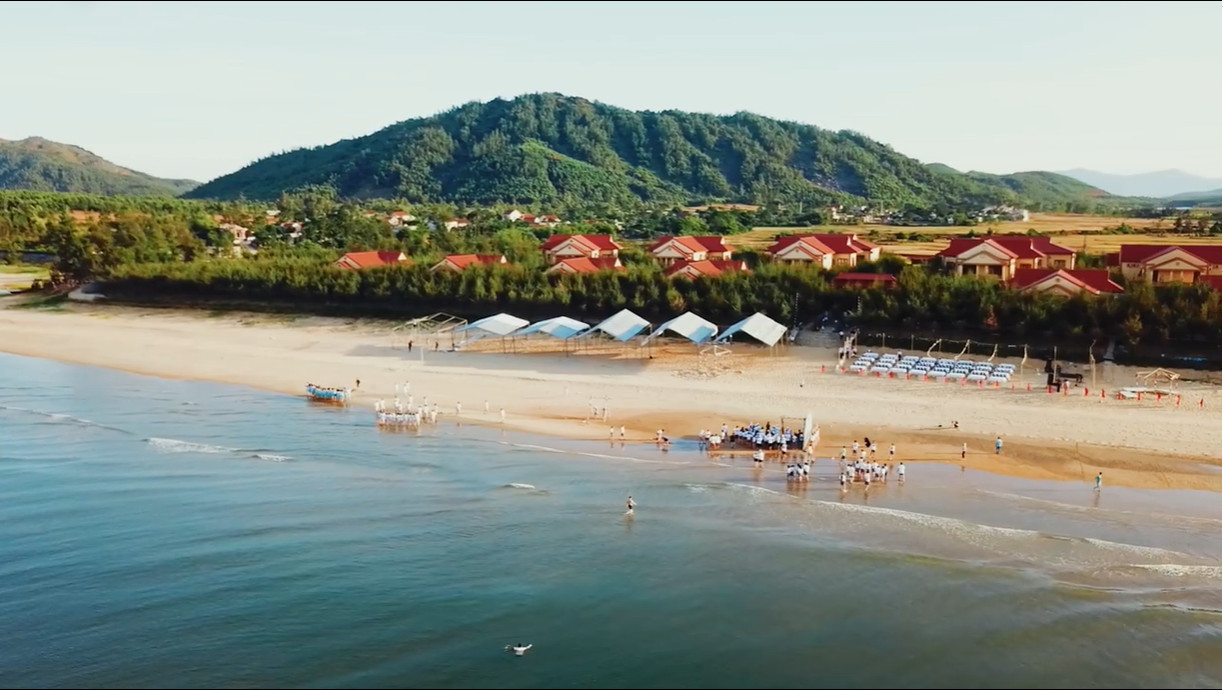 Tắm biển Kỳ Xuân