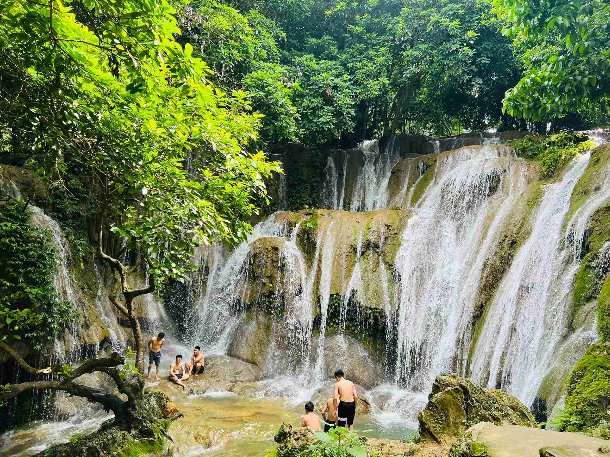 Tắm mát ở Thác Voi