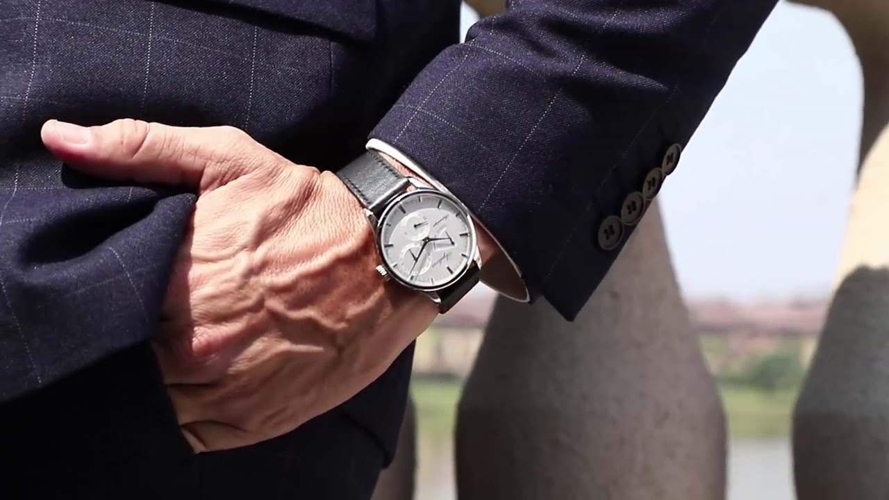 tặng quà sinh nhật cho bạn trai Đồng hồ tượng trưng cho tình yêu lâu dài, vĩnh cửu