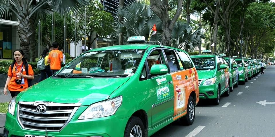 Taxi Mai Linh nổi bật với màu xanh đặc trưng