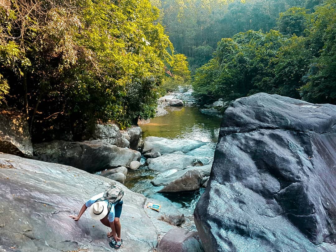 Thác Hố Giang Thơm Thác Hố Giang Thơm với làn nước trong xanh