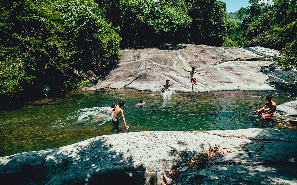 Thác Hố Giang Thơm Cần chuẩn bị đầy đủ tư trang để thuận lợi tham quan Thác Hố Giang Thơm