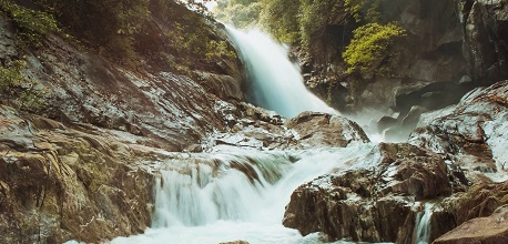 Kinh nghiệm chinh phục Thác Hố Giang Thơm đẹp huyền bí ở Quảng Nam