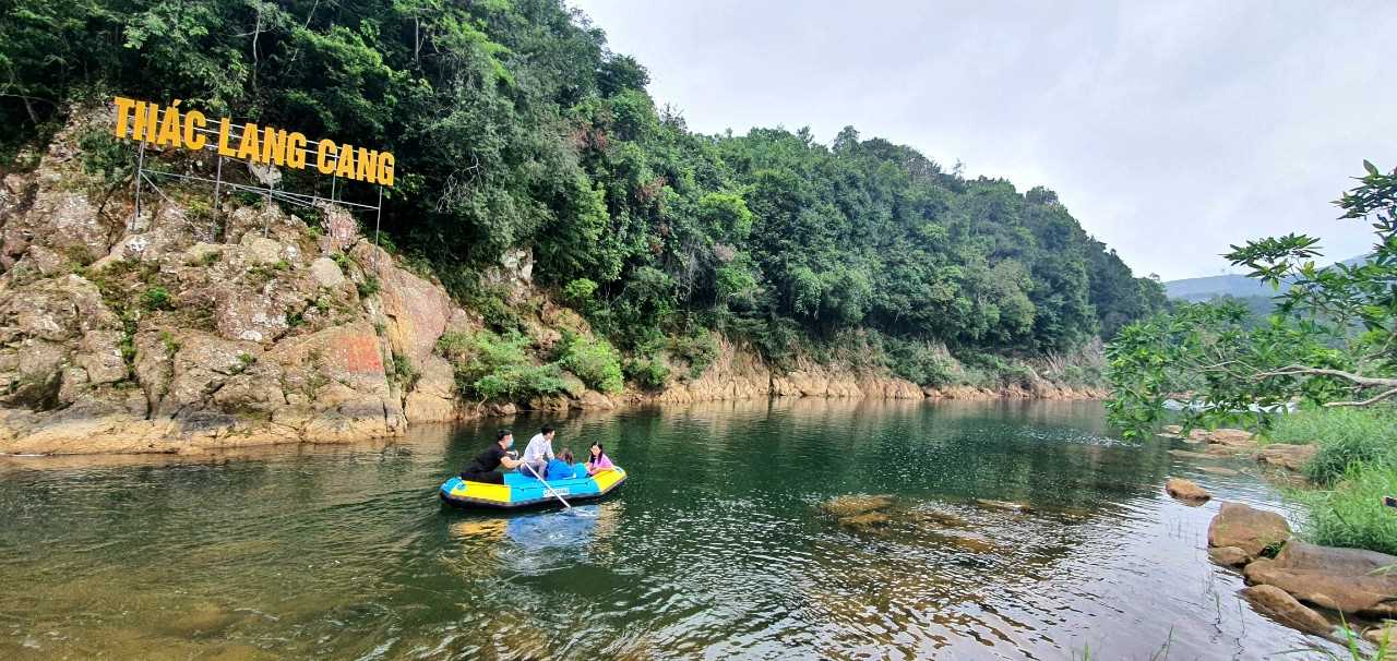 Thác Lang Cang thuộc huyện Ba Chẽ