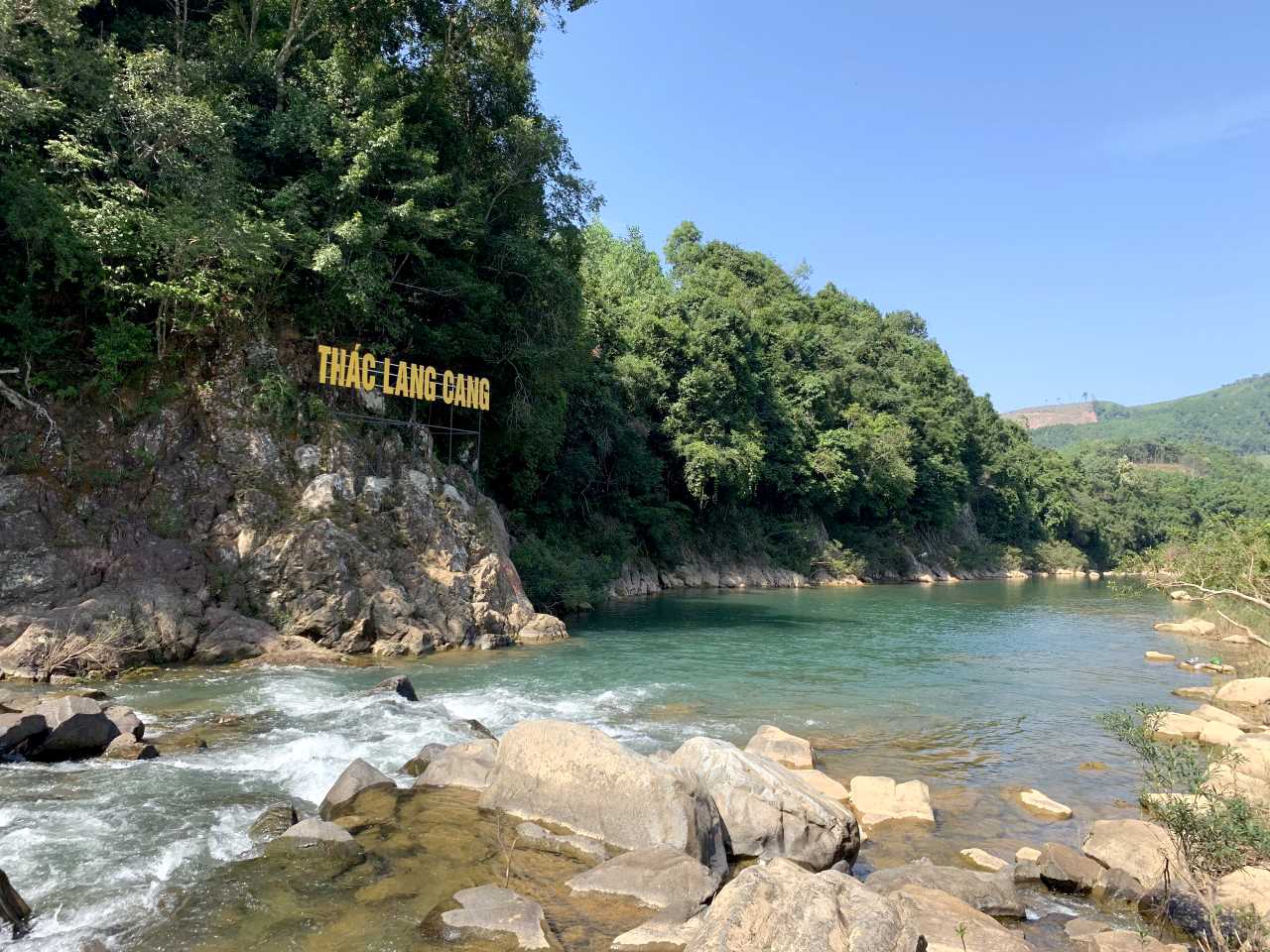 Không gian yên bình, trong lành tại thác