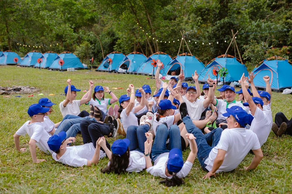 Tổ chức hoạt động teambuilding tại thác Mơ Huế