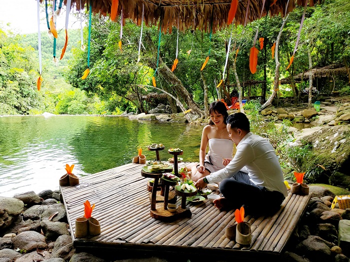 Thưởng thức tiệc nướng BBQ bên dòng suối mát tại thác Mơ Huế