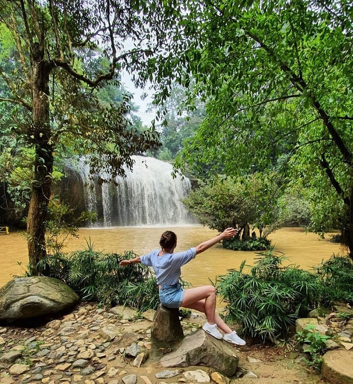 Du khách check in thác Prenn