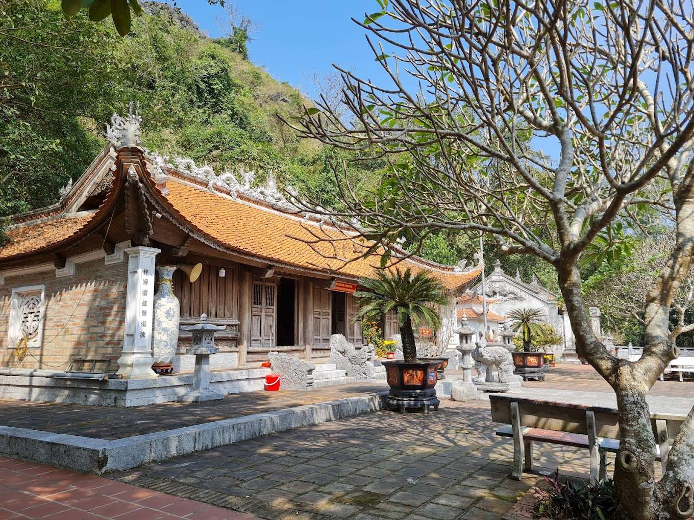 Đền thờ Mai An Tiêm Tham quan đền Mai An Tiêm