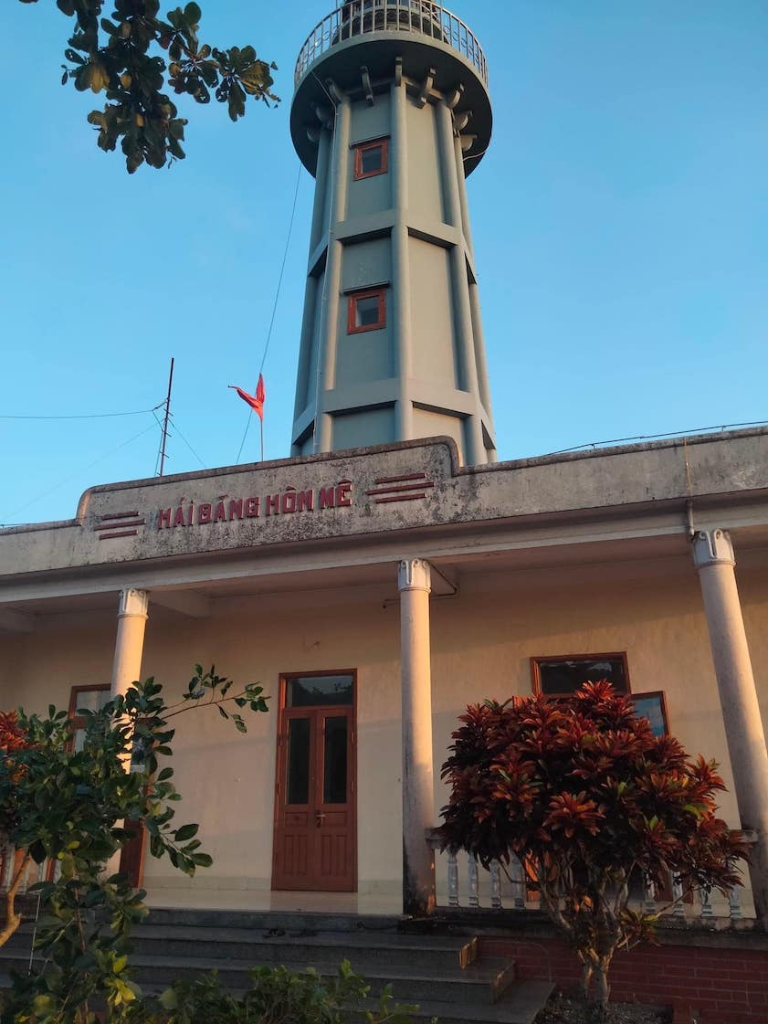 Đảo Hòn Mê Tham quan ngọn hải đăng Hòn Mê