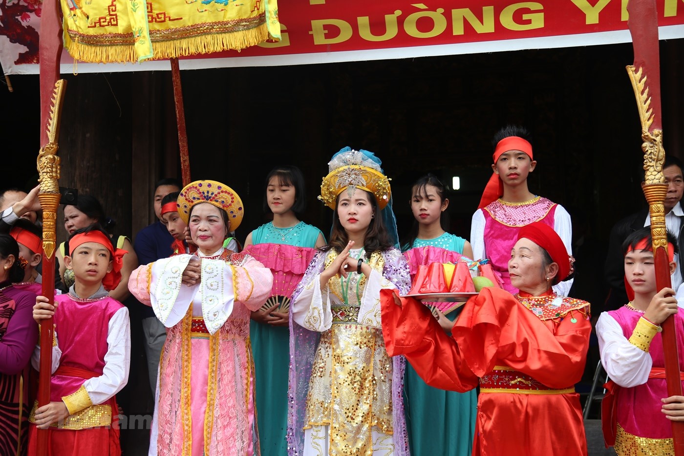Lễ hội kén rễ ở làng cổ Đường Yên