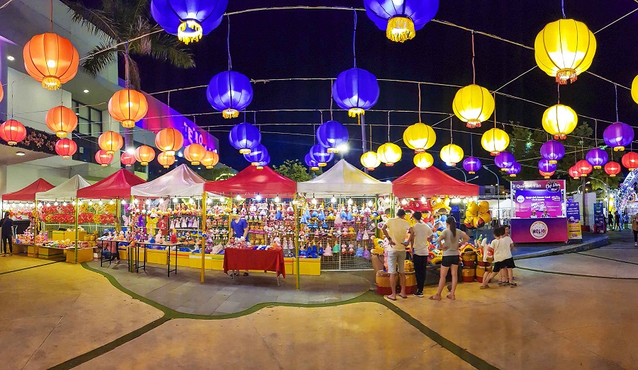 Tháng 8 có ngày lễ gì Vào dịp Trung thu, khắp mọi nẻo đường tại Đà Nẵng đều được trang hoàng rực rỡ