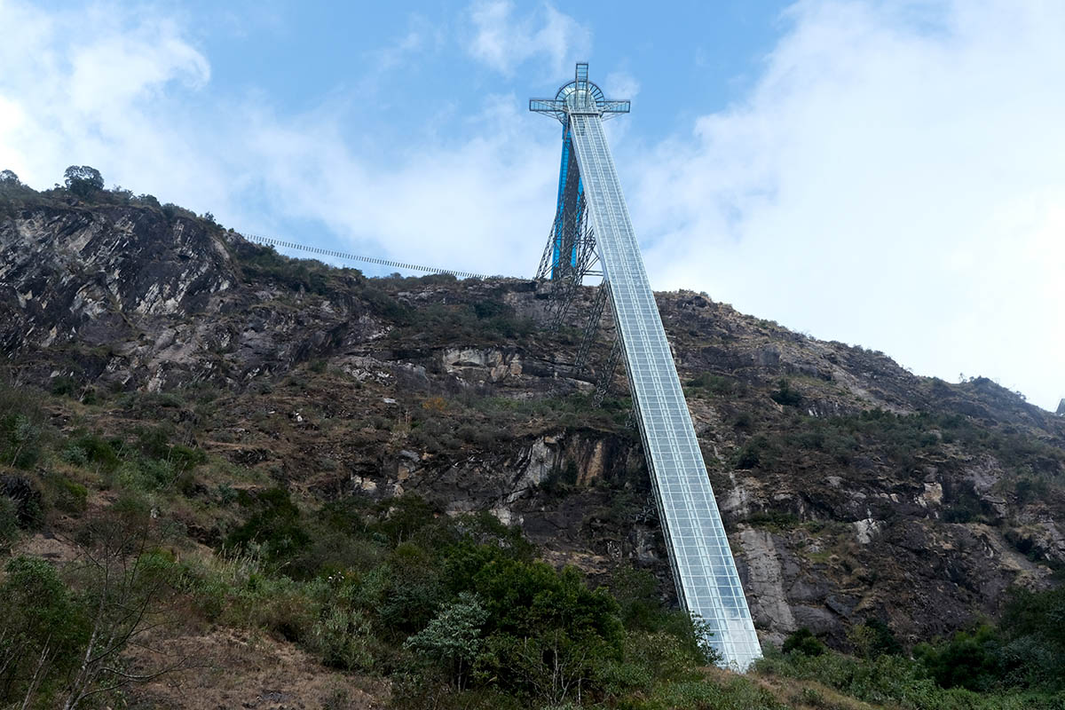 Thang máy lồng kính