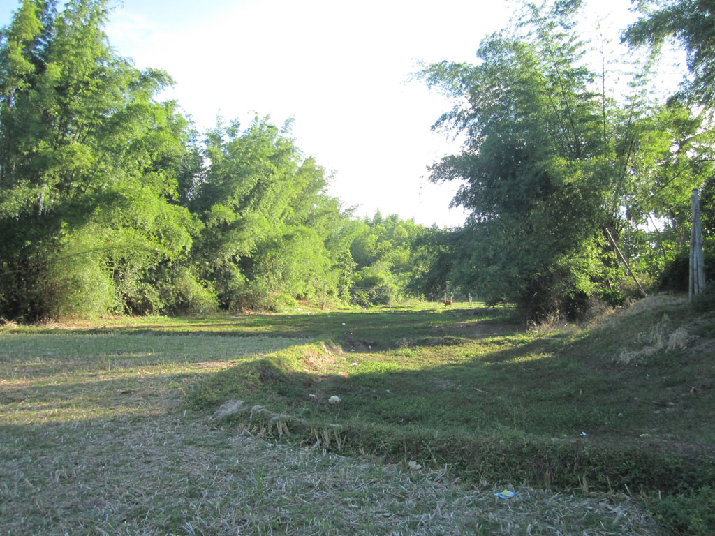 Một đoạn tường thành còn lại của di tích thành cổ Châu Sa, Quảng Ngãi 