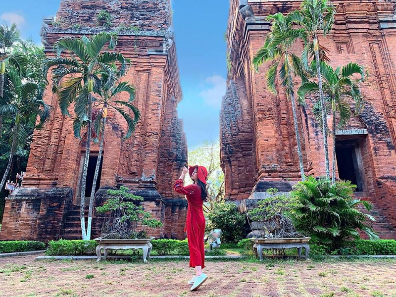 Tháp Hưng Thạnh Tháp Đôi Quy Nhơn là điểm du lịch nổi tiếng của tỉnh Bình Định