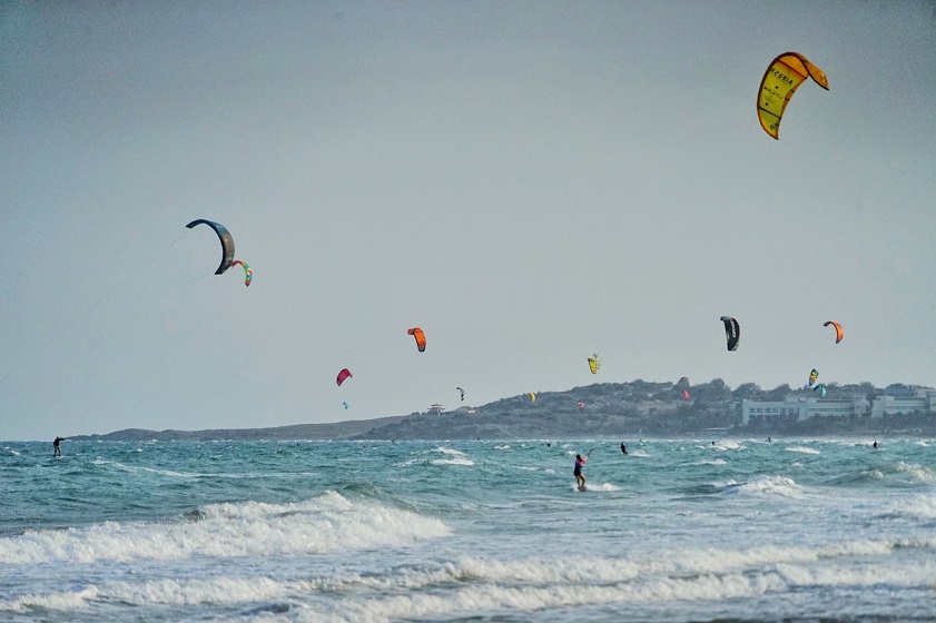 the best time for kitesurfing in Mui Ne