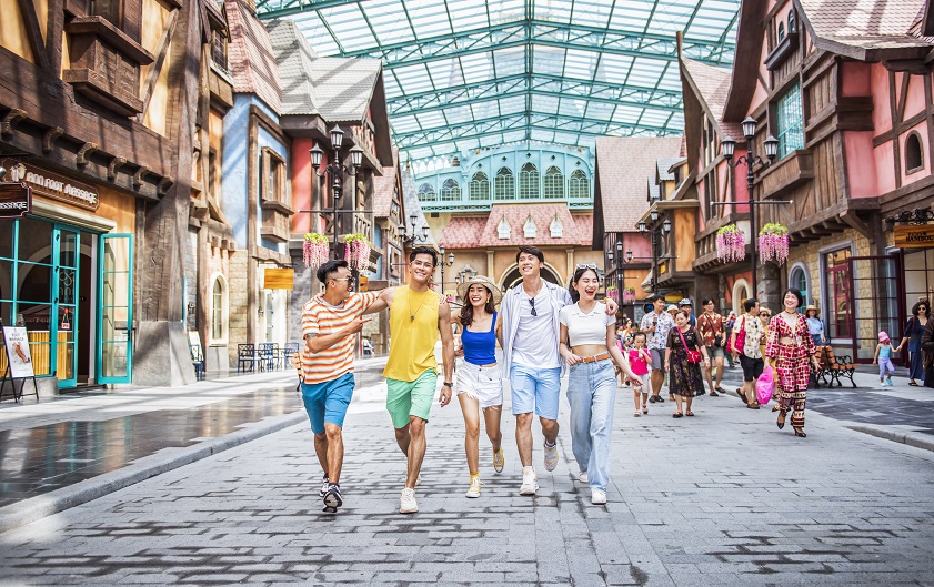 Theme park in Vietnam There are a lot of interesting things in European Streetmosphere and Mystic Castle of Phu Quoc’s theme park in Vietnam