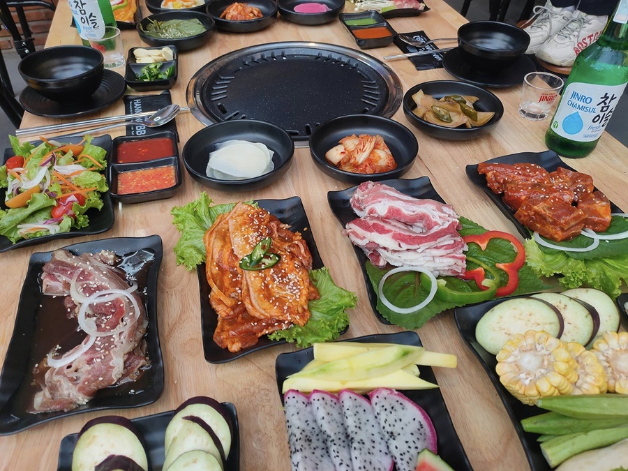 Thịt được tẩm ướp đậm đà tại HanKang BBQ