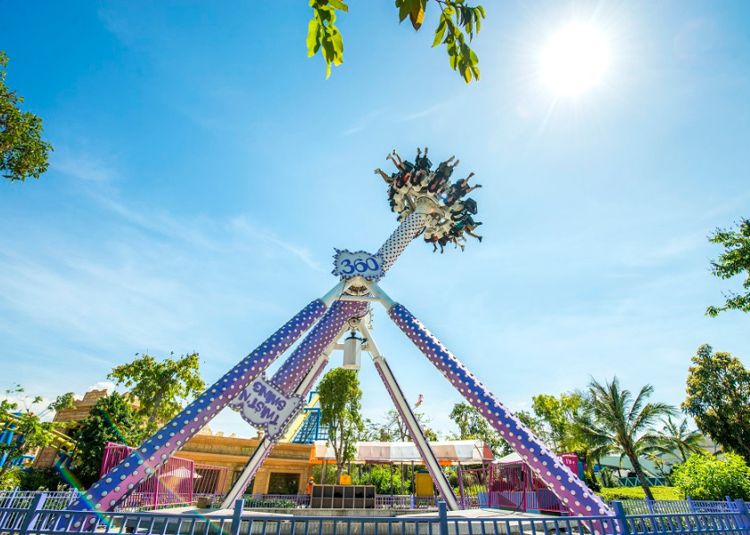 Du khách thử thách với các trò chơi cảm giác mạnh đẳng cấp quốc tế