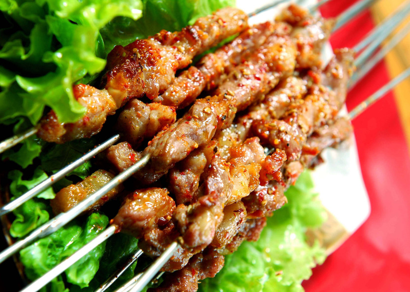 Thịt nướng có thể ăn kèm với bánh ướt, bánh tráng…