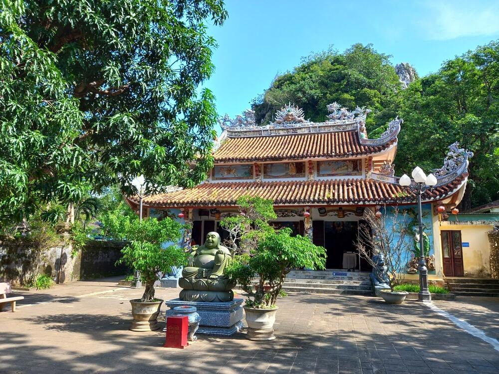 Không gian thanh tịnh tại chùa ở núi Ngũ Hành Sơn