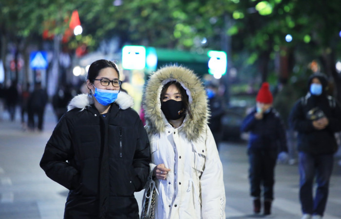 Nên mang theo quần áo ấm vì thời tiết Hà Nội tháng 1 rất lạnh 