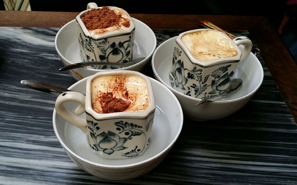 Du khách nhất định phải thử cafe trứng khi đến Hà Nội