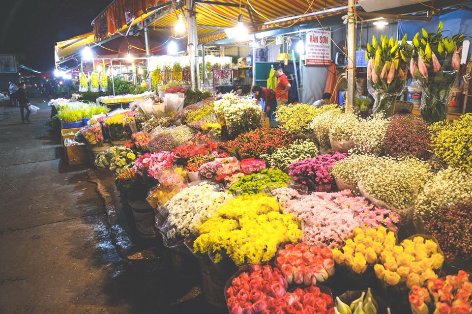 Chợ hoa Quảng Bá với rất nhiều loại hoa khác nhau