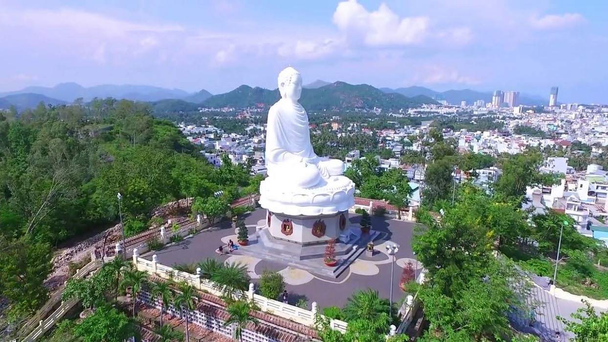 Chùa Long Sơn Nha Trang - Ngôi chùa linh thiêng bậc nhất Việt Nam