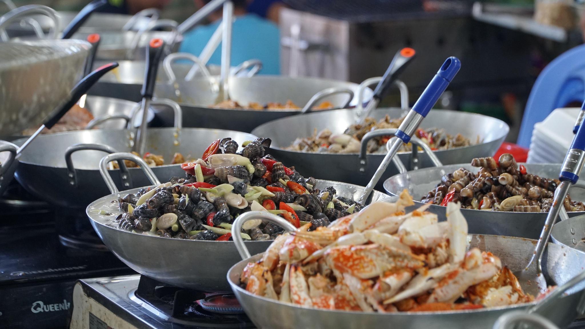 Thưởng thức hải sản ở chợ Hàng Dương Cần Giờ