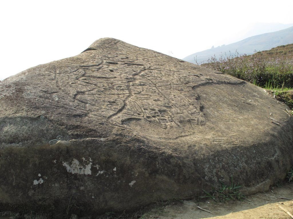 Tìm hiểu lịch sử qua các khối đá