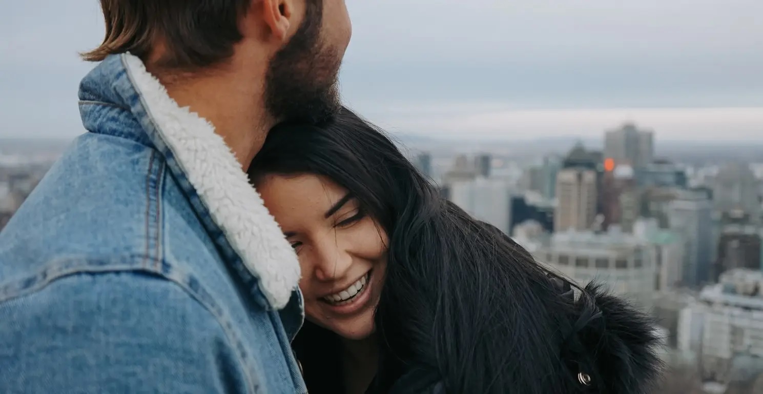 Nam Song Ngư khi yêu thường trầm tính và chu đáo, sẵn lòng lắng nghe đối tác trong mối quan hệ tình cảm