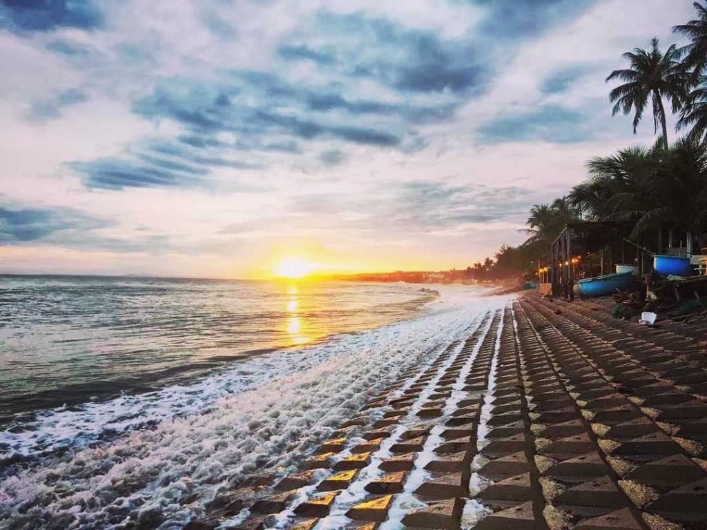 Nước biển trong xanh, mát lạnh