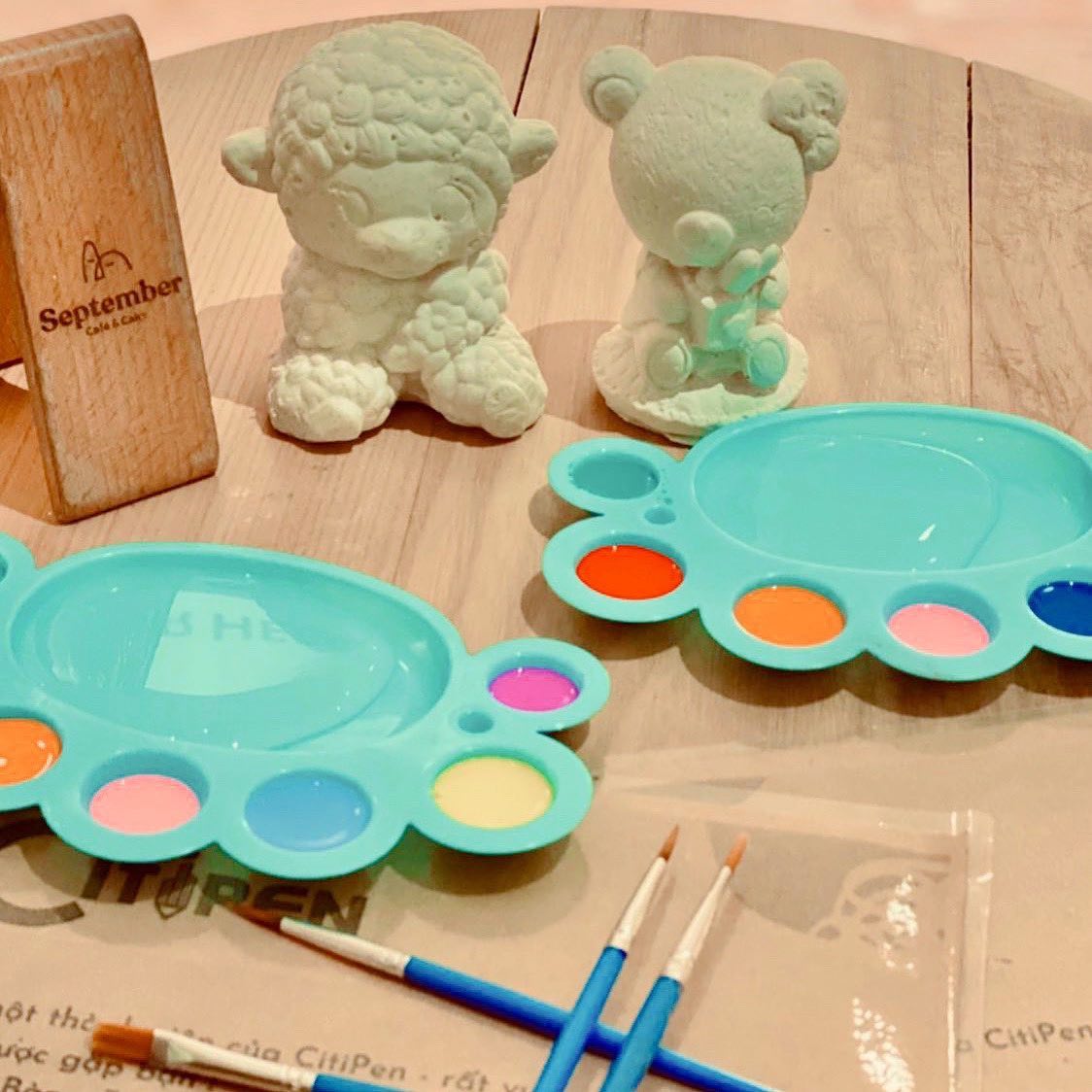 Tô tượng September Saigon