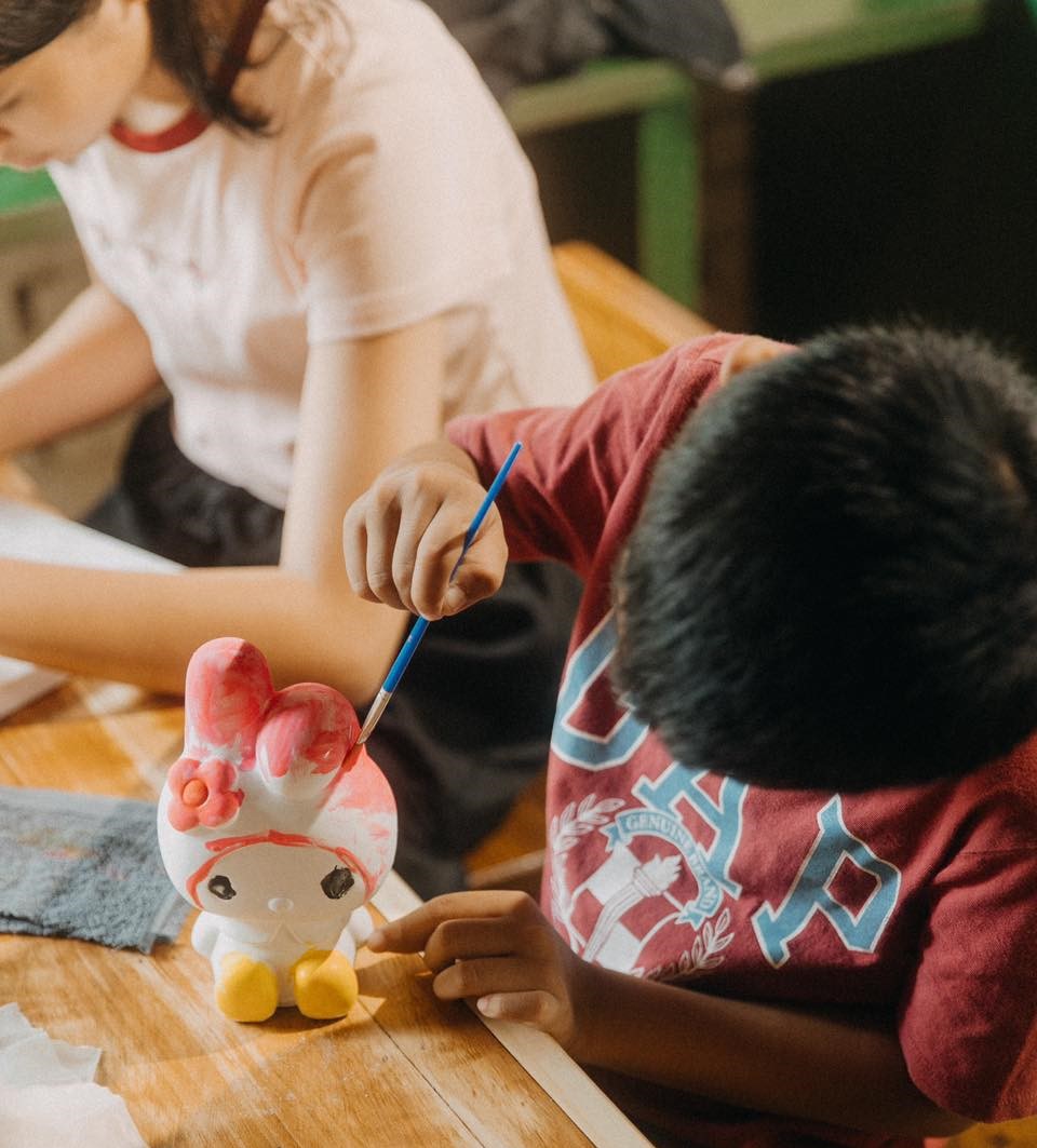 Tô tượng tại Tiệm Họa Sĩ Cà Phê