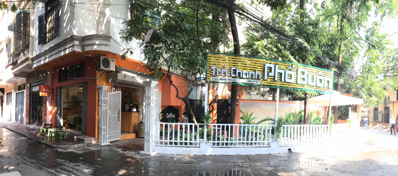 Trà chanh Phố Buôn nằm ở vị trí rất dễ nhận biết