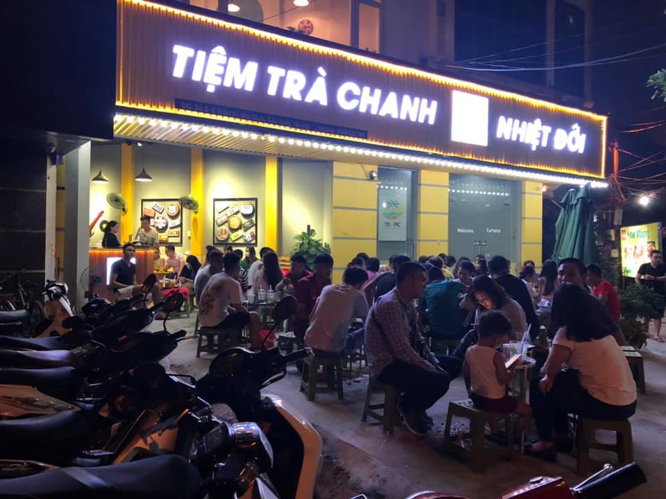 Không khí sôi nổi, tấp nập tại quán trà chanh Tropic
