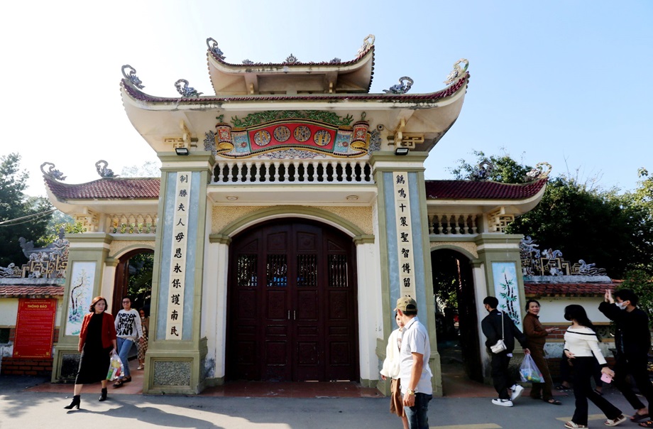 Trang phục đi lễ đền Bà Hải 