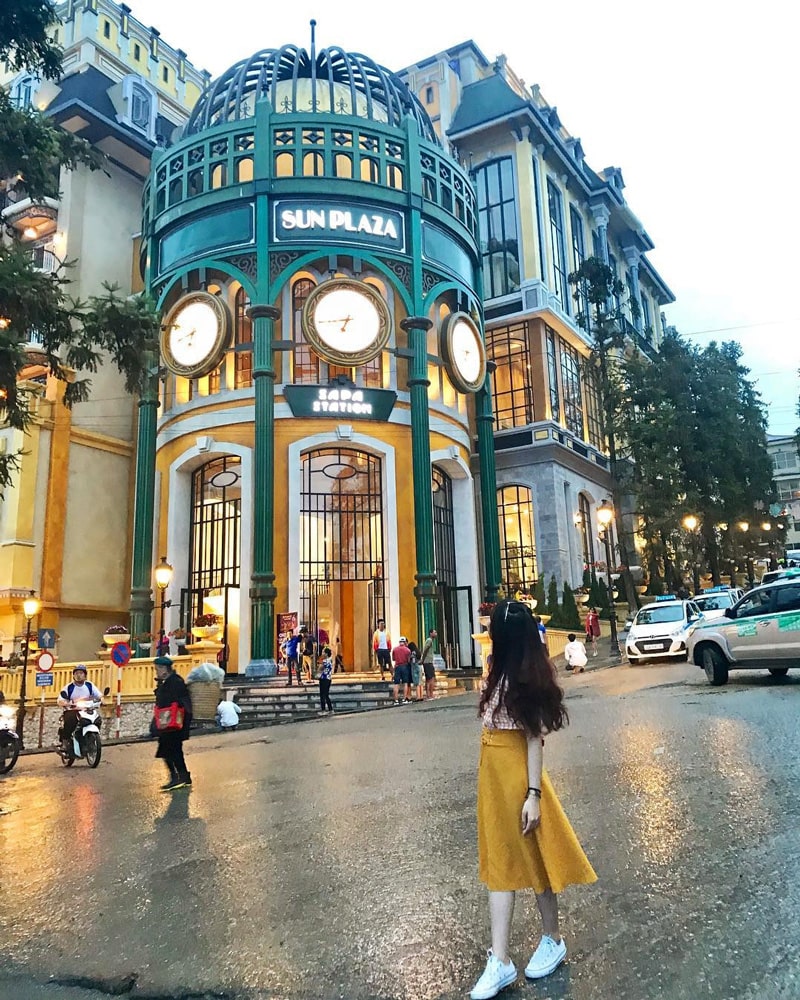 Trang phục tham quan quảng trường Sa Pa 