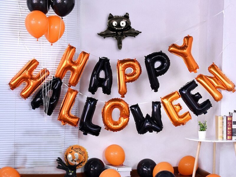 Bong bóng chữ, nhân vật ma quái là đồ trang trí Halloween mà bạn không nên bỏ qua