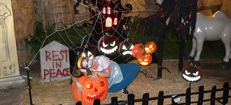 Lưu ngay 11+ ý tưởng trang trí sân khấu Halloween vừa hài hước vừa kinh dị